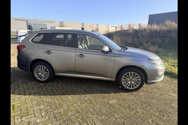 Mitsubishi Outlander 2.4 PHEV Intense TREKHAAK CAMERA