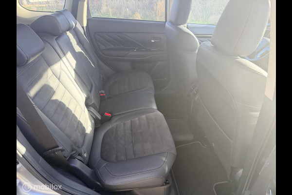 Mitsubishi Outlander 2.4 PHEV Intense TREKHAAK CAMERA
