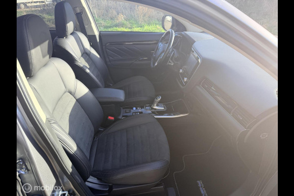 Mitsubishi Outlander 2.4 PHEV Intense TREKHAAK CAMERA
