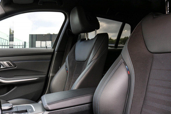 BMW 3 Serie Touring 330e - M-SPORT - CARPLAY - SFEERVERLICHTING - DEALER ONDERHOUDEN - EERSTE EIGENAAR - STOELVERWARMING