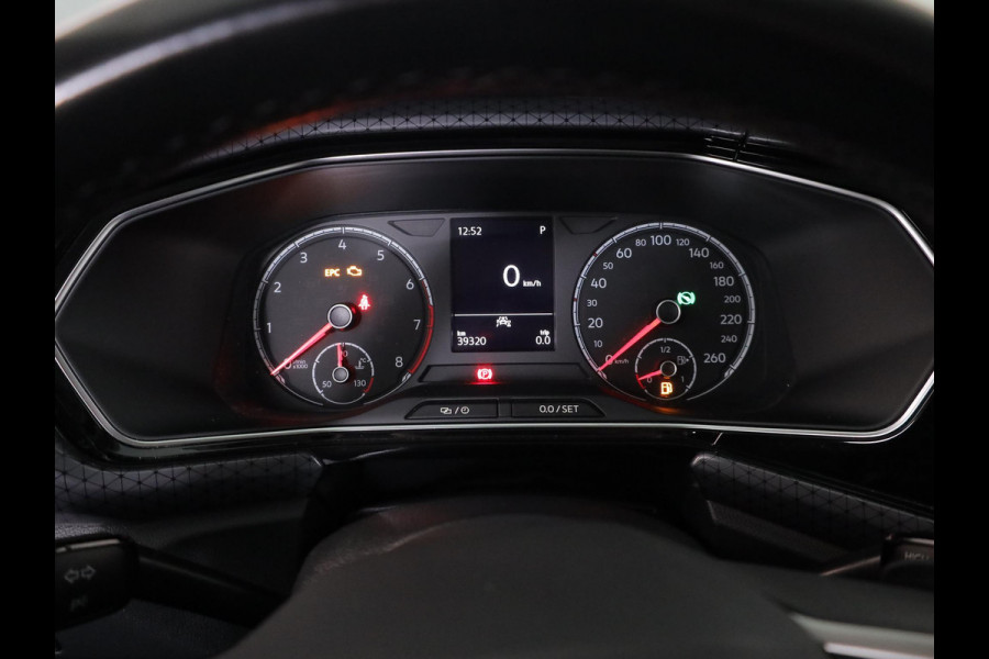 Volkswagen T-Cross 1.0 TSI Style 110 pk Automaat (DSG) | Navigatie via App | Parkeersensoren | Achteruitrijcamera | Stoelverwarming | Adaptieve cruise control |
