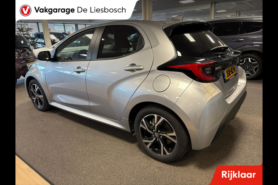 Toyota Yaris 1.5 Hybrid 115 First Edition / stoel en stuur verwarming/ camera / carplay /