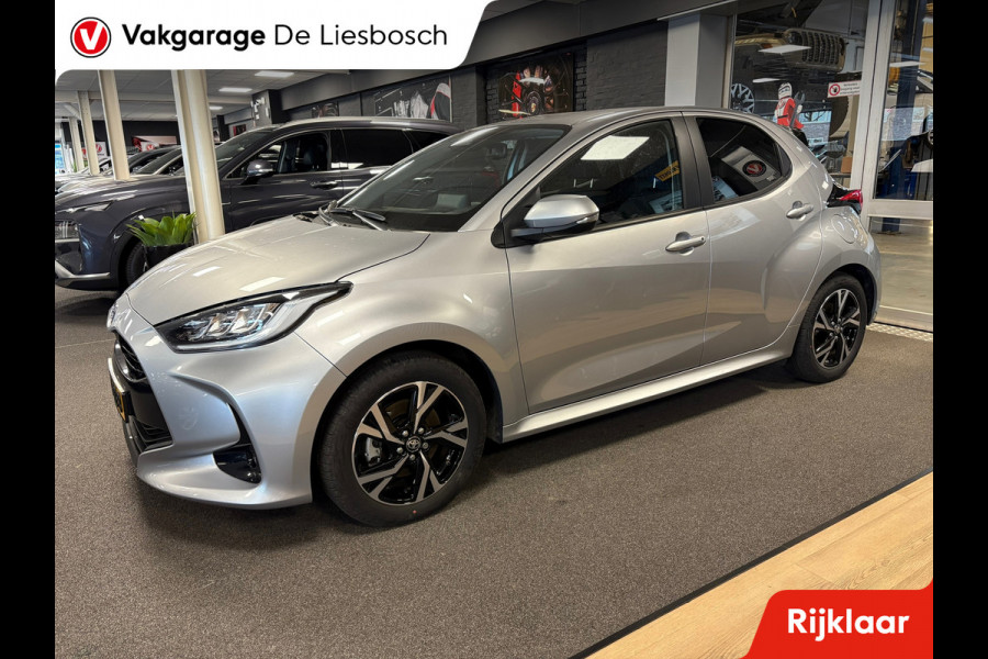 Toyota Yaris 1.5 Hybrid 115 First Edition / stoel en stuur verwarming/ camera / carplay /