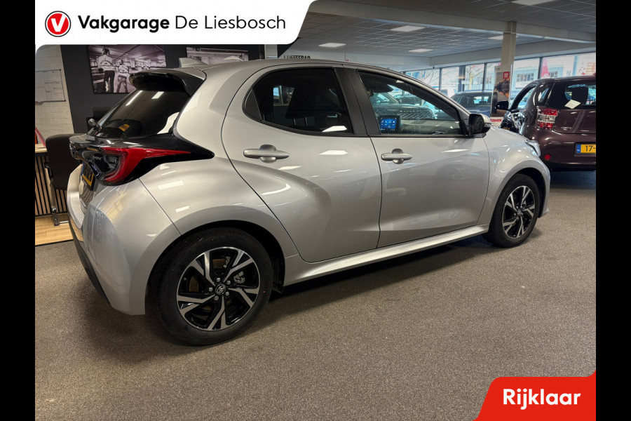 Toyota Yaris 1.5 Hybrid 115 First Edition / stoel en stuur verwarming/ camera / carplay /