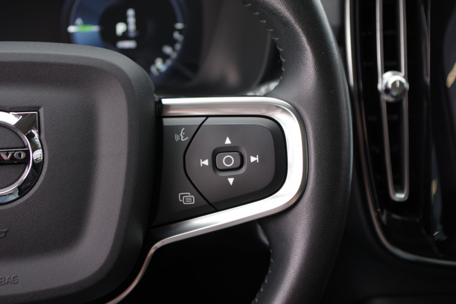 Volvo XC40 1.5 T4 Recharge Inscription Expression 211 PK PHEV, Panoramadak, Trekhaak, Camera, Carplay, Climate Control