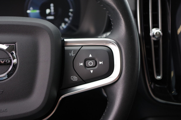 Volvo XC40 1.5 T4 Recharge Inscription Expression 211 PK PHEV, Panoramadak, Trekhaak, Camera, Carplay, Climate Control