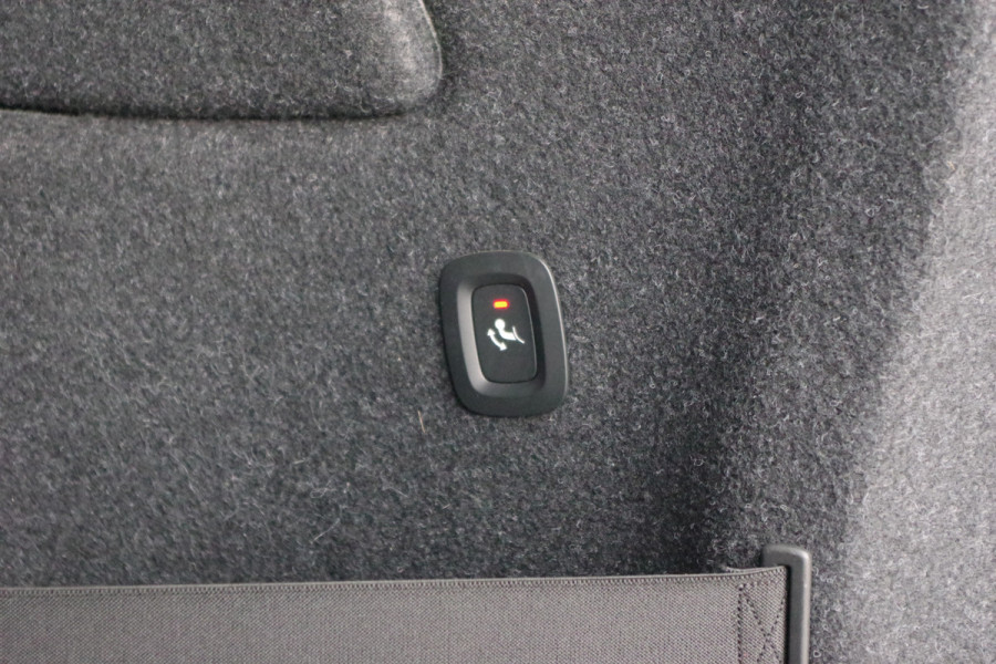 Volvo XC40 1.5 T4 Recharge Inscription Expression 211 PK PHEV, Panoramadak, Trekhaak, Camera, Carplay, Climate Control