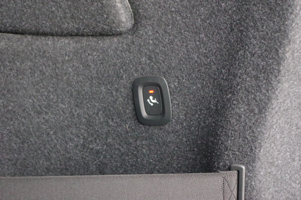 Volvo XC40 1.5 T4 Recharge Inscription Expression 211 PK PHEV, Panoramadak, Trekhaak, Camera, Carplay, Climate Control