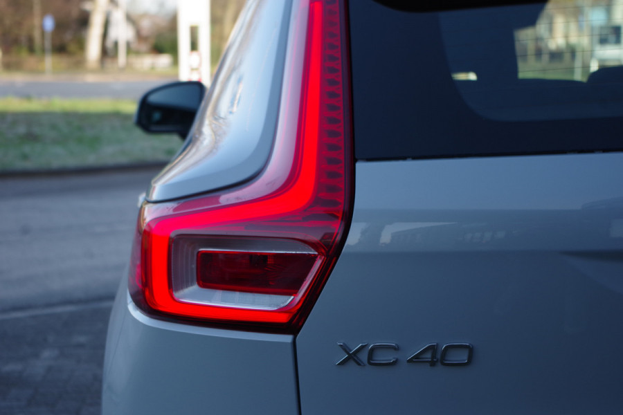 Volvo XC40 1.5 T4 Recharge Inscription Expression 211 PK PHEV, Panoramadak, Trekhaak, Camera, Carplay, Climate Control
