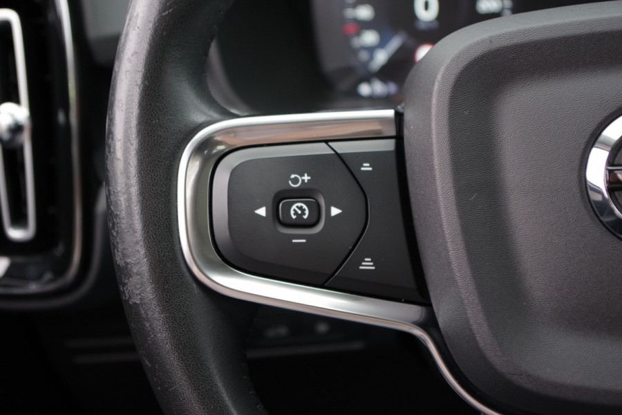 Volvo XC40 1.5 T4 Recharge Inscription Expression 211 PK PHEV, Panoramadak, Trekhaak, Camera, Carplay, Climate Control