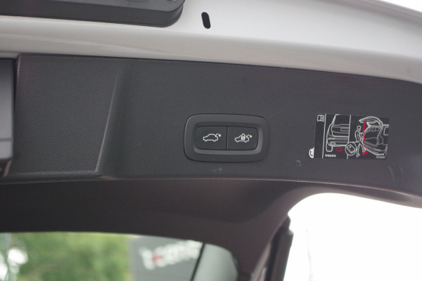 Volvo XC40 1.5 T4 Recharge Inscription Expression 211 PK PHEV, Panoramadak, Trekhaak, Camera, Carplay, Climate Control