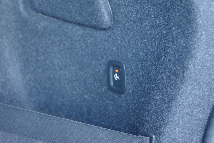 Volvo XC40 1.5 T4 Recharge Inscription Expression 211 PK PHEV, Panoramadak, Trekhaak, Camera, Carplay, Climate Control