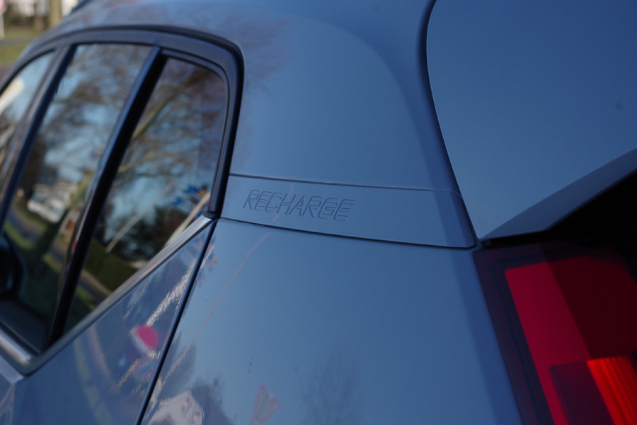 Volvo XC40 1.5 T4 Recharge Inscription Expression 211 PK PHEV, Panoramadak, Trekhaak, Camera, Carplay, Climate Control