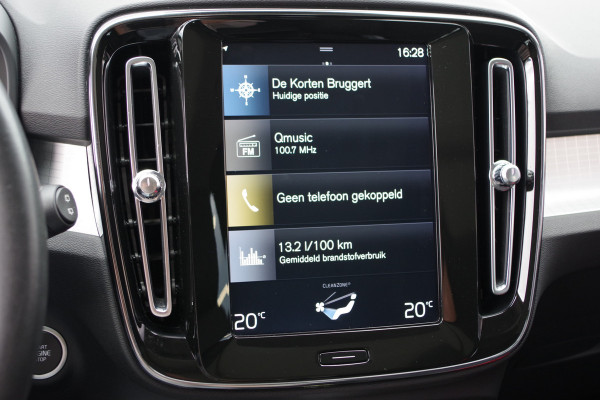 Volvo XC40 1.5 T4 Recharge Inscription Expression 211 PK PHEV, Panoramadak, Trekhaak, Camera, Carplay, Climate Control