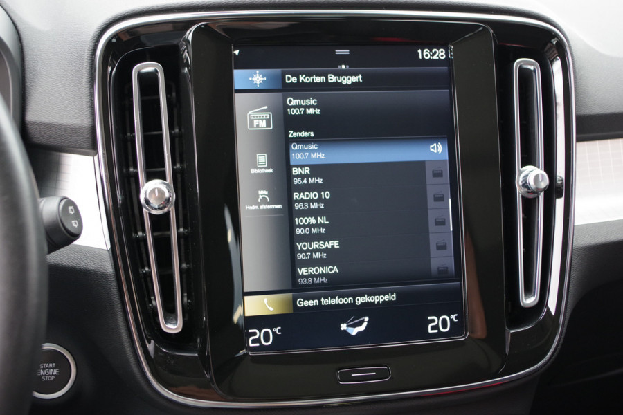 Volvo XC40 1.5 T4 Recharge Inscription Expression 211 PK PHEV, Panoramadak, Trekhaak, Camera, Carplay, Climate Control