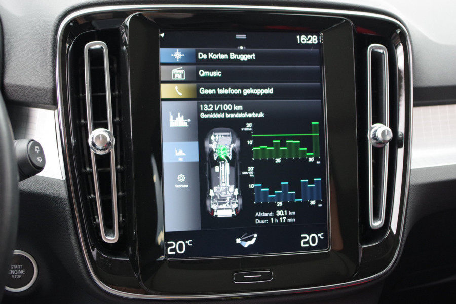 Volvo XC40 1.5 T4 Recharge Inscription Expression 211 PK PHEV, Panoramadak, Trekhaak, Camera, Carplay, Climate Control