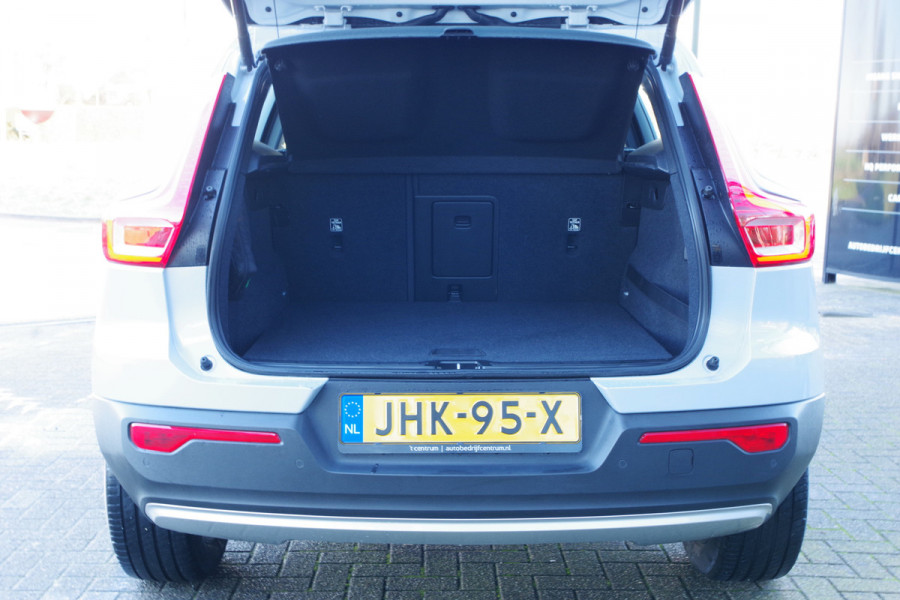 Volvo XC40 1.5 T4 Recharge Inscription Expression 211 PK PHEV, Panoramadak, Trekhaak, Camera, Carplay, Climate Control