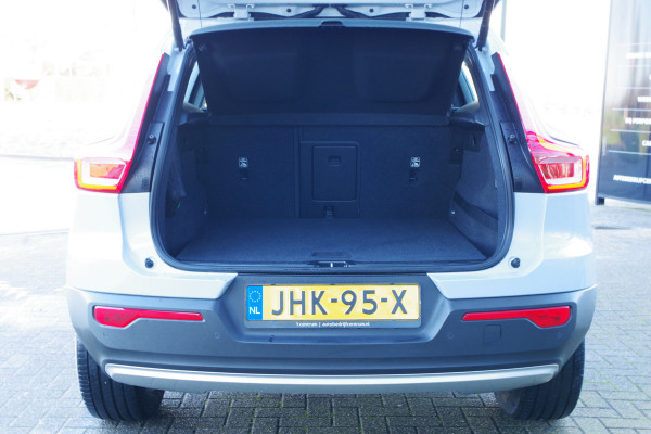 Volvo XC40 1.5 T4 Recharge Inscription Expression 211 PK PHEV, Panoramadak, Trekhaak, Camera, Carplay, Climate Control