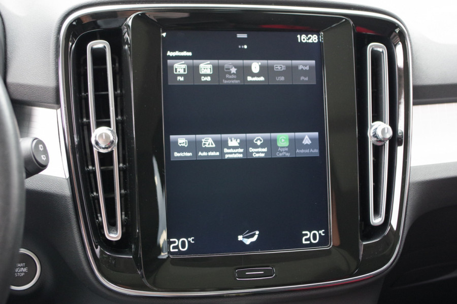 Volvo XC40 1.5 T4 Recharge Inscription Expression 211 PK PHEV, Panoramadak, Trekhaak, Camera, Carplay, Climate Control