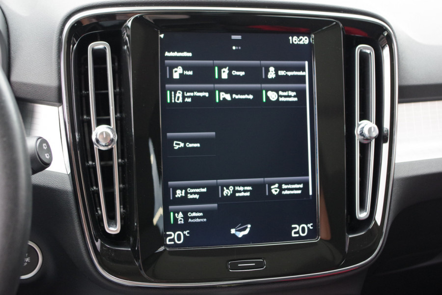 Volvo XC40 1.5 T4 Recharge Inscription Expression 211 PK PHEV, Panoramadak, Trekhaak, Camera, Carplay, Climate Control