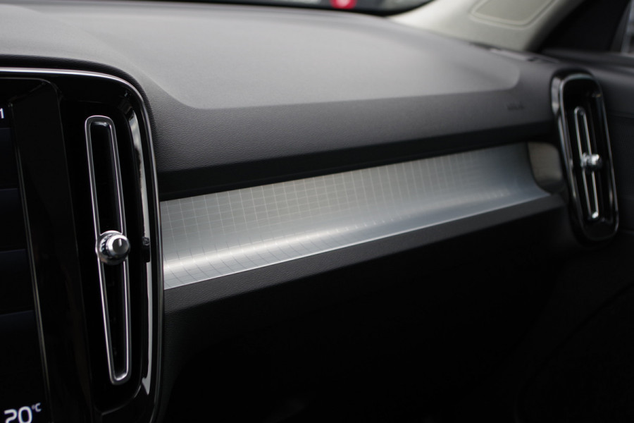 Volvo XC40 1.5 T4 Recharge Inscription Expression 211 PK PHEV, Panoramadak, Trekhaak, Camera, Carplay, Climate Control