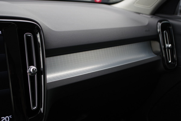 Volvo XC40 1.5 T4 Recharge Inscription Expression 211 PK PHEV, Panoramadak, Trekhaak, Camera, Carplay, Climate Control