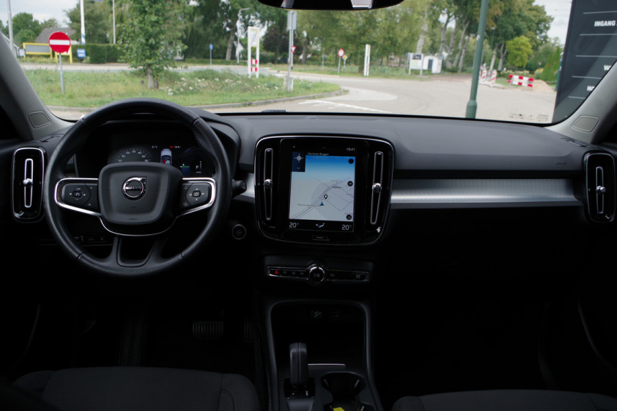 Volvo XC40 1.5 T4 Recharge Inscription Expression 211 PK PHEV, Panoramadak, Trekhaak, Camera, Carplay, Climate Control