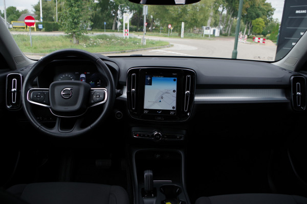 Volvo XC40 1.5 T4 Recharge Inscription Expression 211 PK PHEV, Panoramadak, Trekhaak, Camera, Carplay, Climate Control