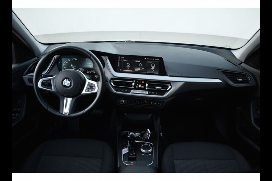 BMW 1-serie 118IA 140PK AUT. EXECUTIVE EDITION HEAD-UP/NAVI/CAMERA