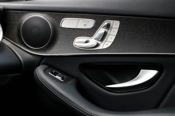 Mercedes-Benz GLC 300e 4MATIC AMG - MEMORY - 360 CAM - CARPLAY GLC300 - DEALER ONDERHOUDEN - EERSTE EIGENAAR - NIGHT PAKKET