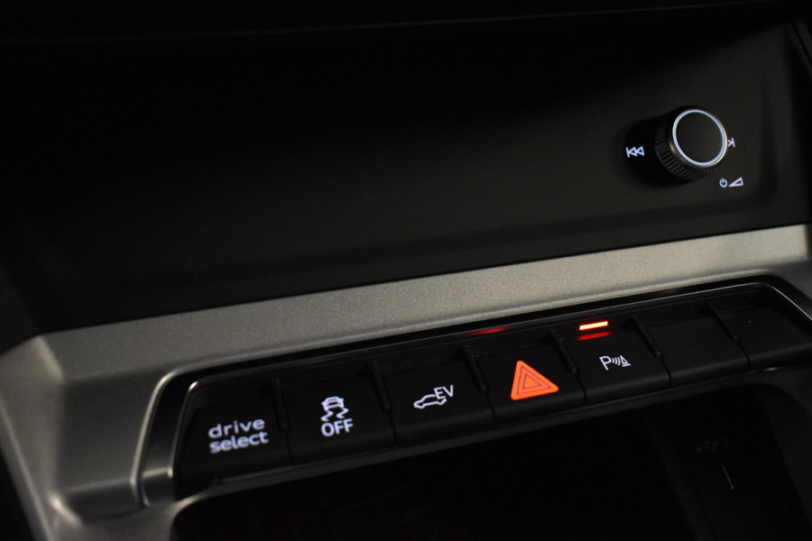 Audi Q3 45 TFSIe 245PK HYBRID S-TRONIC EDITION NAVI/PDC/BLUETOOTH