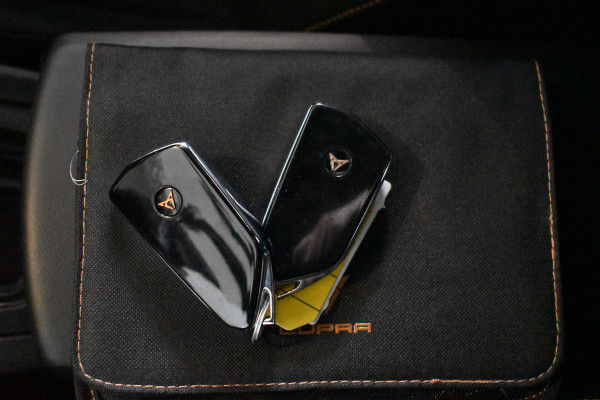 CUPRA Leon 2.0 TSI VZ 300PK DSG PERFORMANCE,SFEER CAMERA/LEDER/BEATS-AUDIO