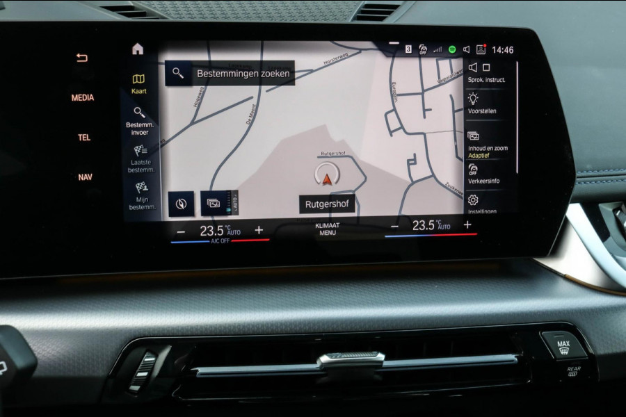 BMW X1 SDrive20i M-Sport - 360 CAMERA - HEAD UP - SFEERVERLICHTING - CARPLAY - ADAPTIVE CRUISE - DEALEAR ONDERHOUDEN - 2.0i