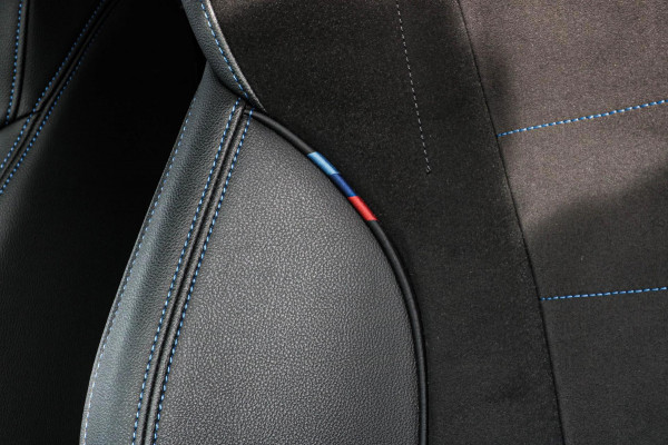 BMW X1 SDrive20i M-Sport - 360 CAMERA - HEAD UP - SFEERVERLICHTING - CARPLAY - ADAPTIVE CRUISE - DEALEAR ONDERHOUDEN - 2.0i