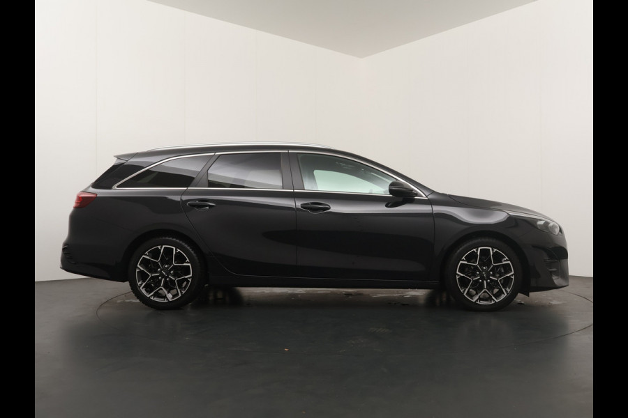 Kia Ceed Sportswagon Automaat 1.5 T-GDi GT-Line Automaat - Automatische achterklep - Schuif/Kantel dak - Apple Carplay/Android Auto - Adaptive cruise control - Keyless entry - Fabrieksgarantie t/m 30-06-2030