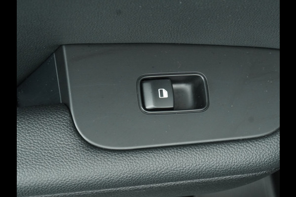 Kia Ceed Sportswagon Automaat 1.5 T-GDi GT-Line Automaat - Automatische achterklep - Schuif/Kantel dak - Apple Carplay/Android Auto - Adaptive cruise control - Keyless entry - Fabrieksgarantie t/m 30-06-2030