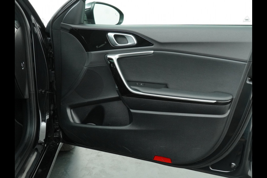 Kia Ceed Sportswagon Automaat 1.5 T-GDi GT-Line Automaat - Automatische achterklep - Schuif/Kantel dak - Apple Carplay/Android Auto - Adaptive cruise control - Keyless entry - Fabrieksgarantie t/m 30-06-2030