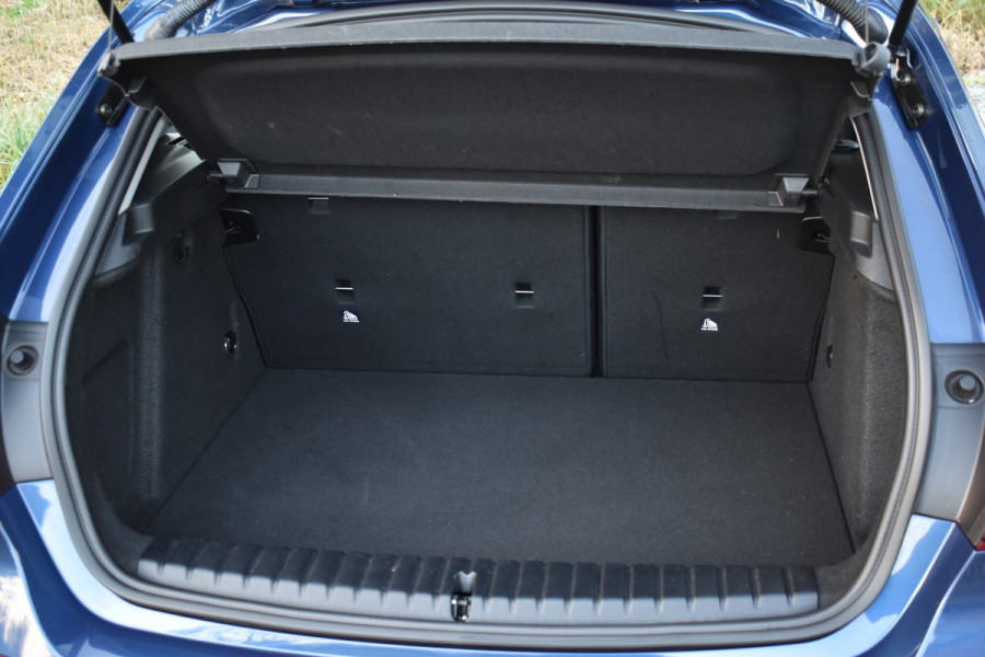 BMW 1-serie 118IA 140PK AUT. EXECUTIVE EDITION HEAD-UP/NAVI/CAMERA