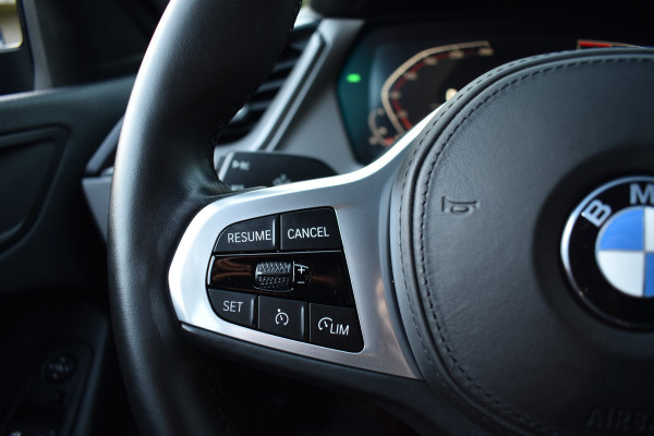 BMW 1-serie 118IA 140PK AUT. EXECUTIVE EDITION HEAD-UP/NAVI/CAMERA