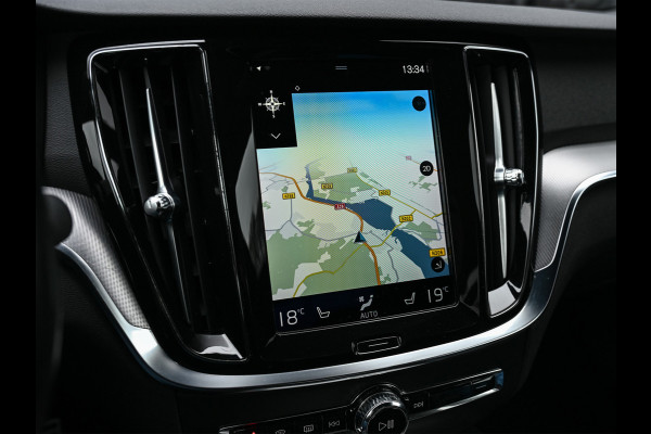 Volvo S60 2.0 B4 R-Design · NL-auto · Adaptive cruise · Stuur- en stoelverwarming · Achterbank verwarmd · Harman/Kardon · Memory seats · K