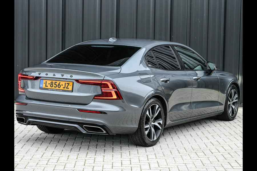 Volvo S60 2.0 B4 R-Design · NL-auto · Adaptive cruise · Stuur- en stoelverwarming · Achterbank verwarmd · Harman/Kardon · Memory seats · K