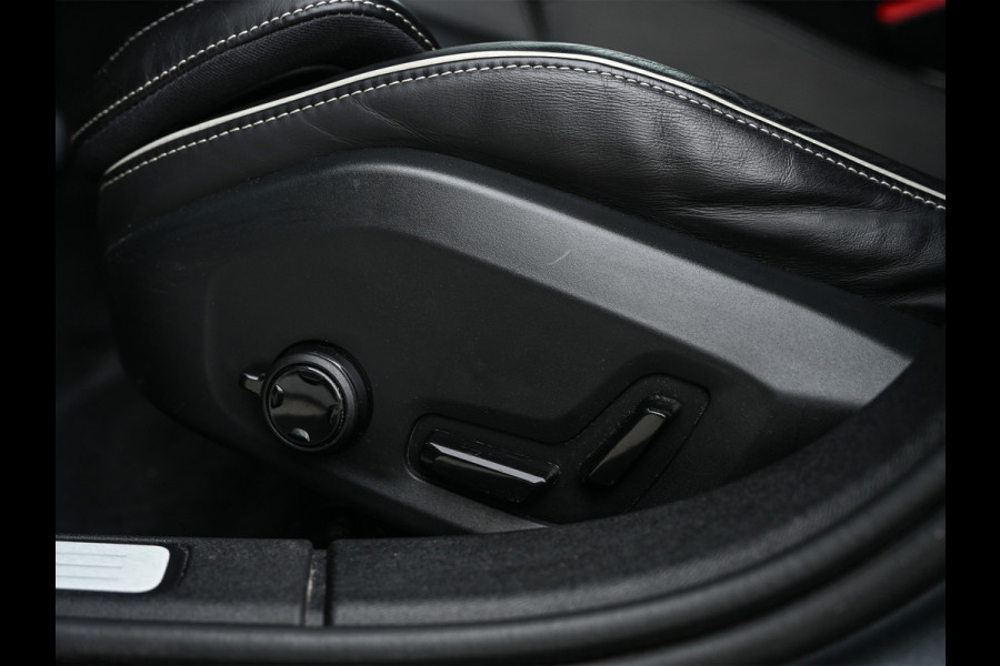 Volvo S60 2.0 B4 R-Design · NL-auto · Adaptive cruise · Stuur- en stoelverwarming · Achterbank verwarmd · Harman/Kardon · Memory seats · K