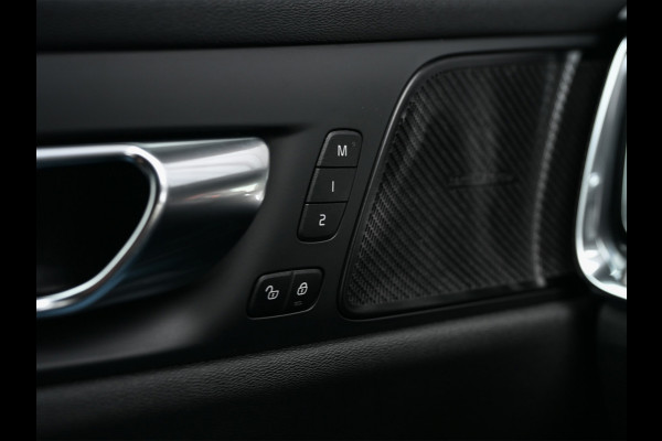 Volvo S60 2.0 B4 R-Design · NL-auto · Adaptive cruise · Stuur- en stoelverwarming · Achterbank verwarmd · Harman/Kardon · Memory seats · K