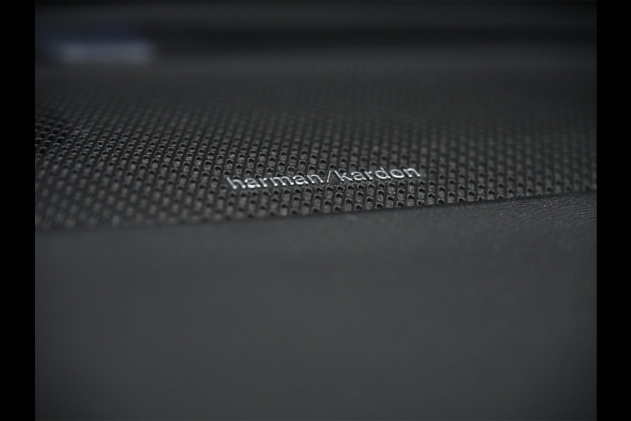 Volvo S60 2.0 B4 R-Design · NL-auto · Adaptive cruise · Stuur- en stoelverwarming · Achterbank verwarmd · Harman/Kardon · Memory seats · K