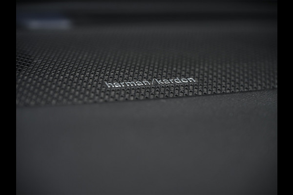 Volvo S60 2.0 B4 R-Design · NL-auto · Adaptive cruise · Stuur- en stoelverwarming · Achterbank verwarmd · Harman/Kardon · Memory seats · K