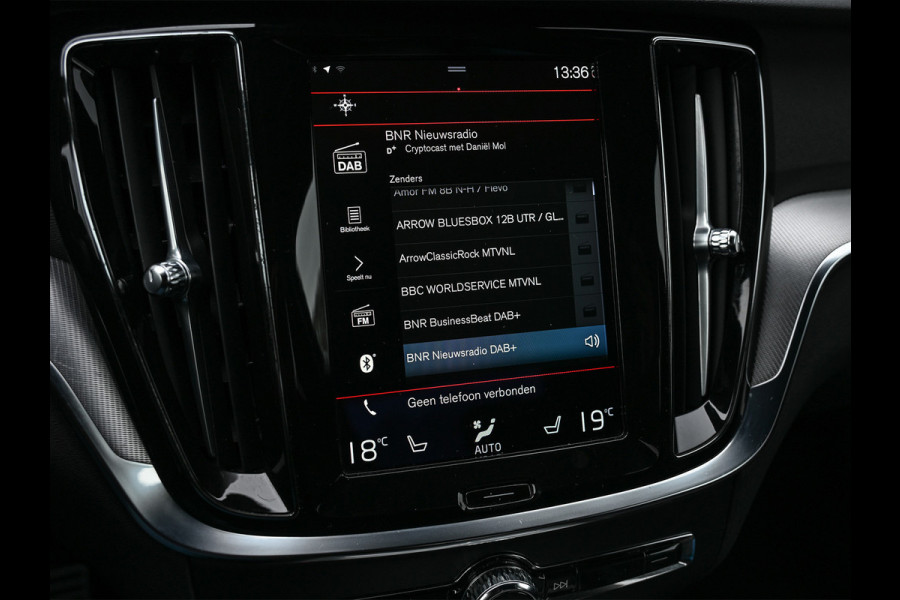 Volvo S60 2.0 B4 R-Design · NL-auto · Adaptive cruise · Stuur- en stoelverwarming · Achterbank verwarmd · Harman/Kardon · Memory seats · K