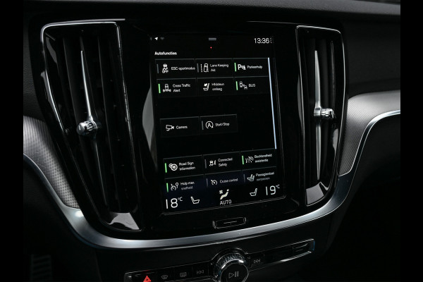 Volvo S60 2.0 B4 R-Design · NL-auto · Adaptive cruise · Stuur- en stoelverwarming · Achterbank verwarmd · Harman/Kardon · Memory seats · K