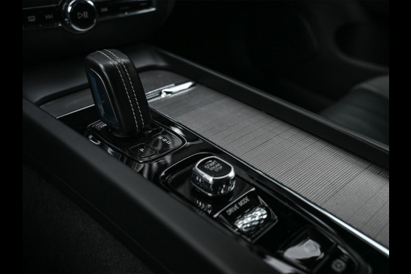 Volvo S60 2.0 B4 R-Design · NL-auto · Adaptive cruise · Stuur- en stoelverwarming · Achterbank verwarmd · Harman/Kardon · Memory seats · K