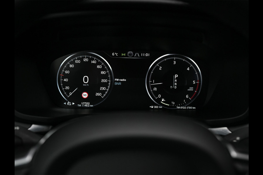 Volvo V60 2.0 D3 · NL-auto · Automaat · Parkeersensoren voor en achter · Cruise control · Led · Virtual cockpit