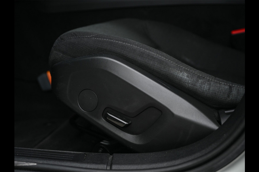 Volvo V60 2.0 D3 · NL-auto · Automaat · Parkeersensoren voor en achter · Cruise control · Led · Virtual cockpit